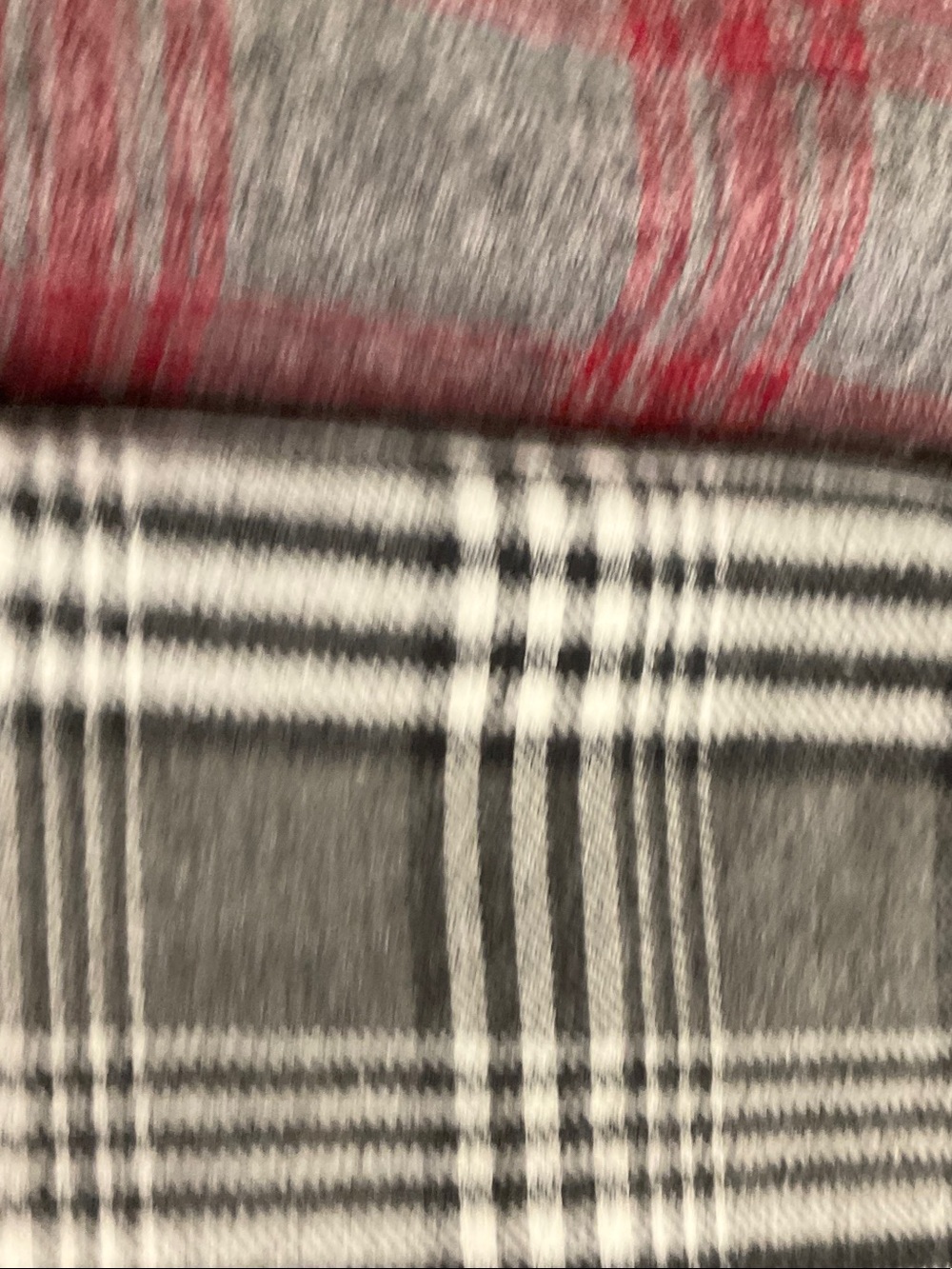 5 Flannel Fabrics of 2 Yards Each - Picture 2 of 6